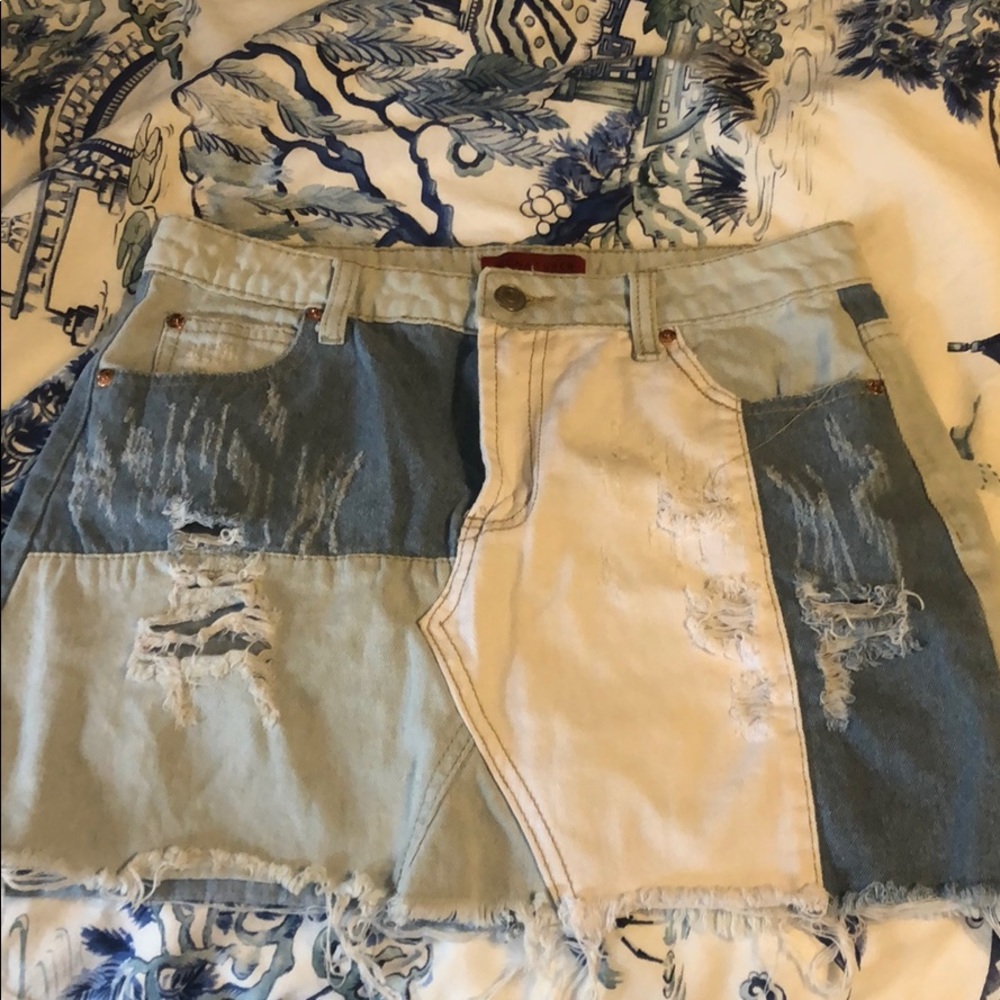 Patchwork denim skirt. Signature 8